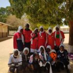 neue Trikots für Mädchenmannschaft in Ndofan 2019