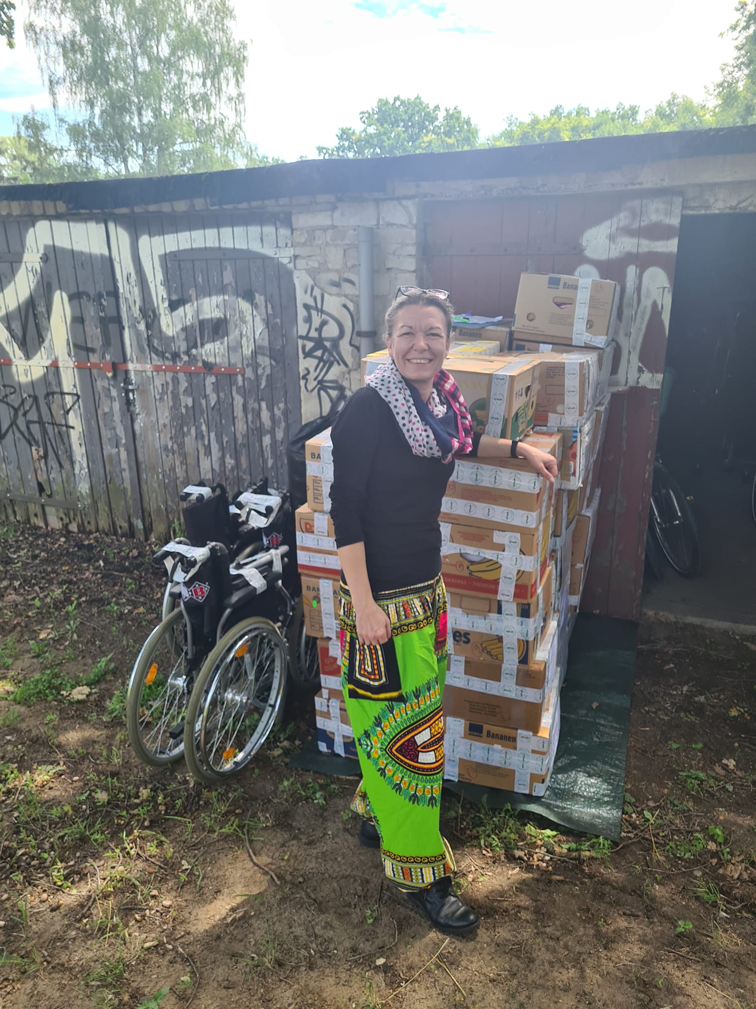 Sachspenden verladen