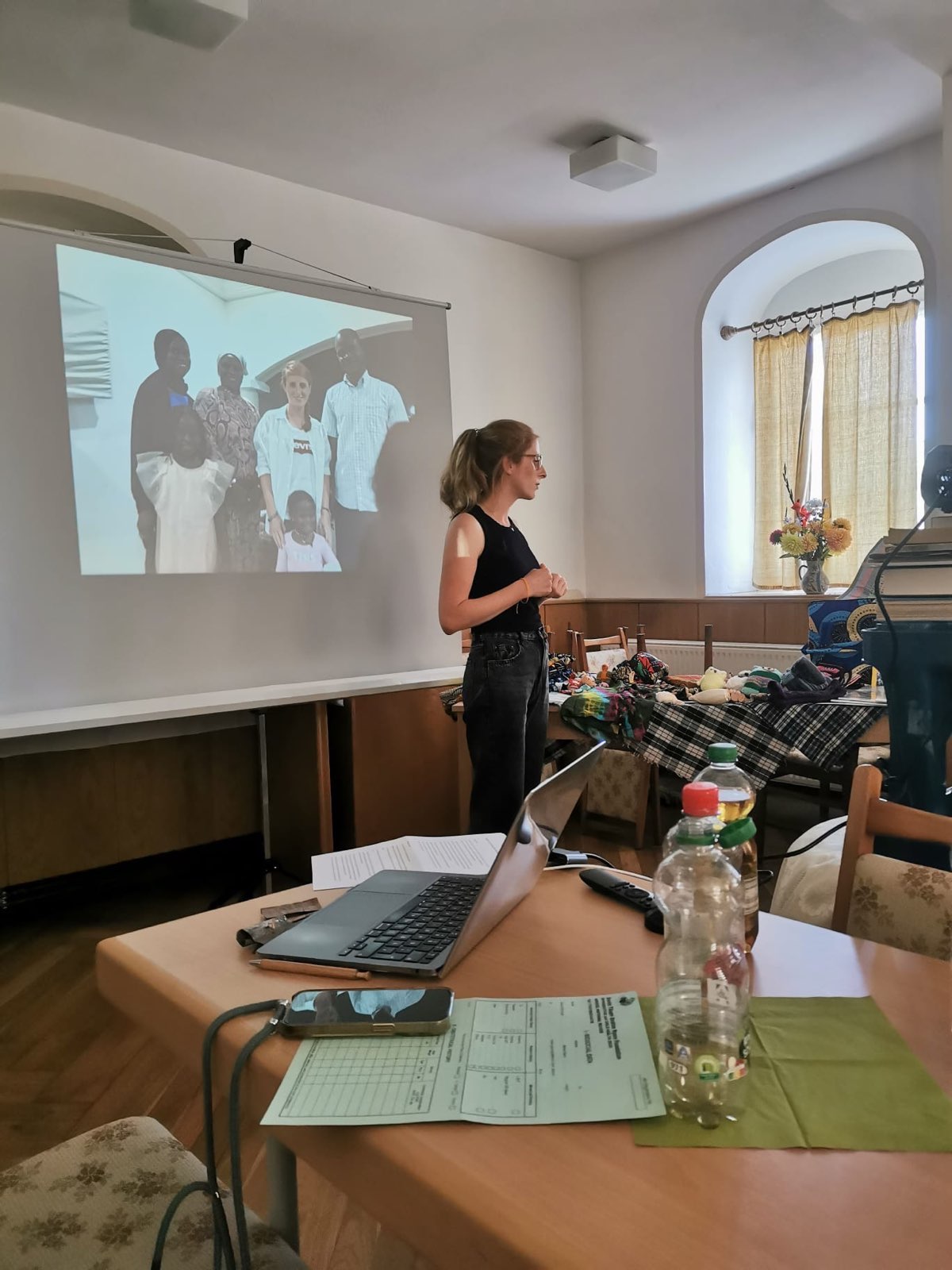 Anne-Katrin berichtet über ihre Arbeit in Gambia und sammelt Spenden